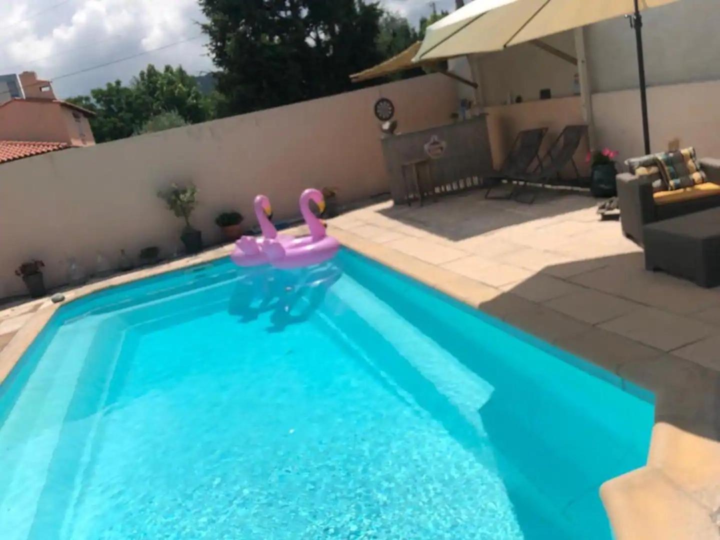 Independant, Piscine & Jardin En Centre-ville *