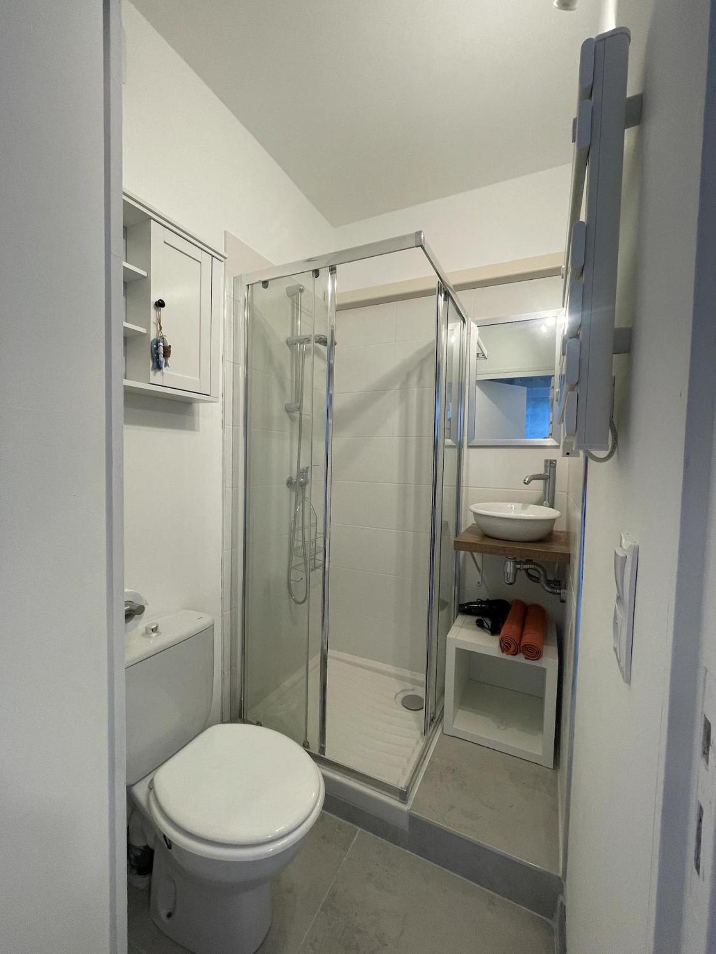 Apartment Independant, Piscine & Jardin En Centre-ville *