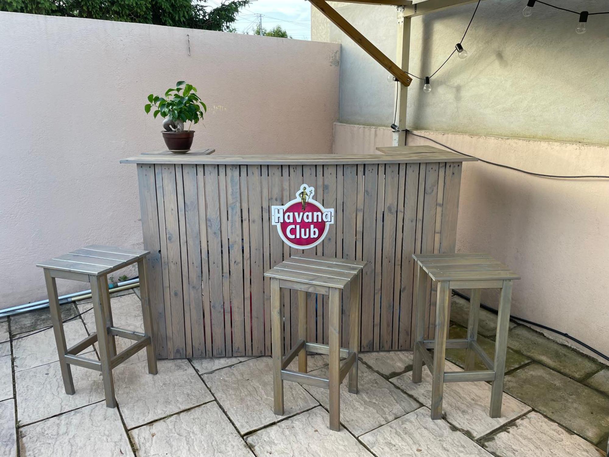Apartment Independant, Piscine & Jardin En Centre-ville