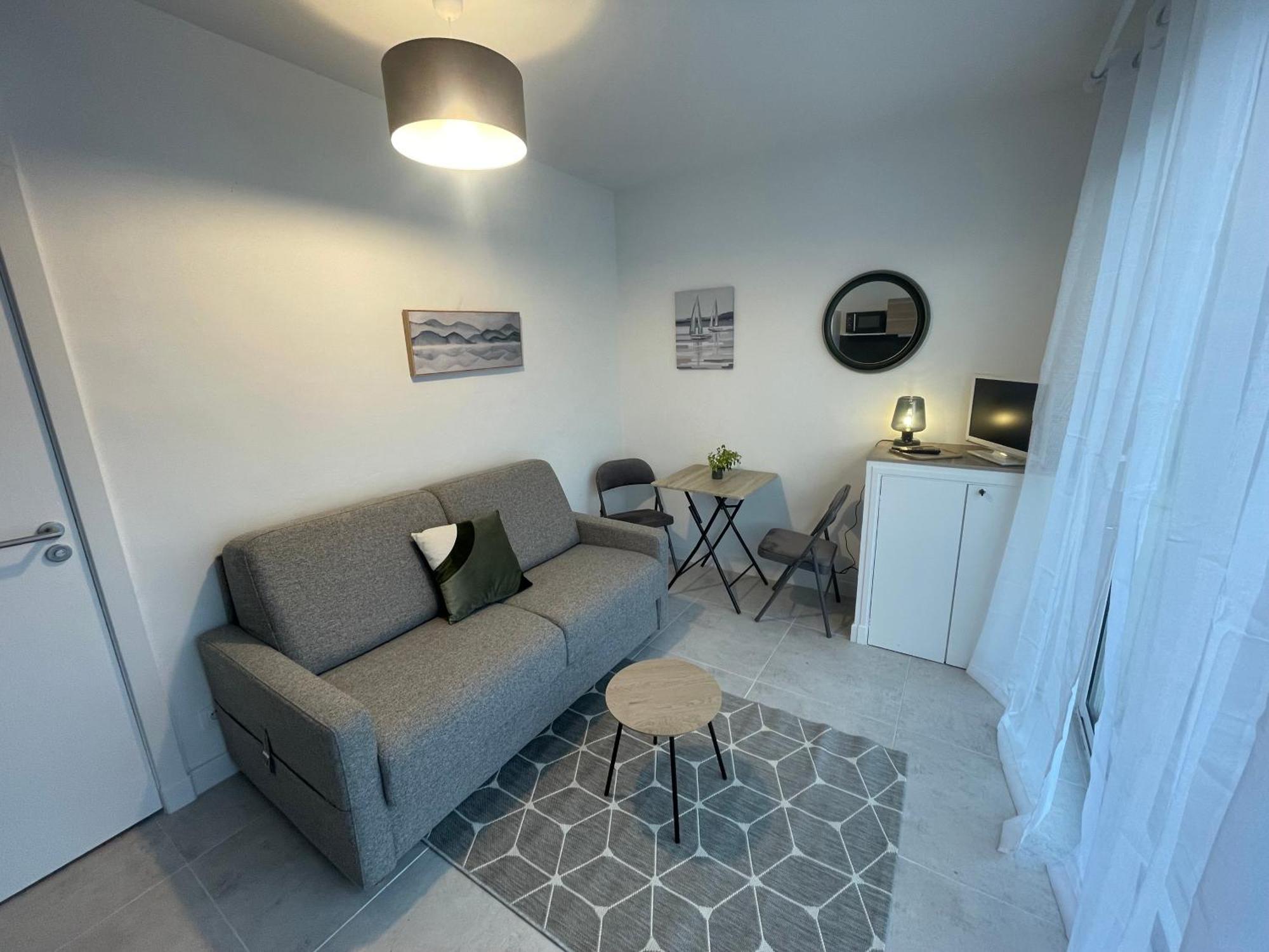 Independant, Piscine & Jardin En Centre-ville Apartment Aubagne